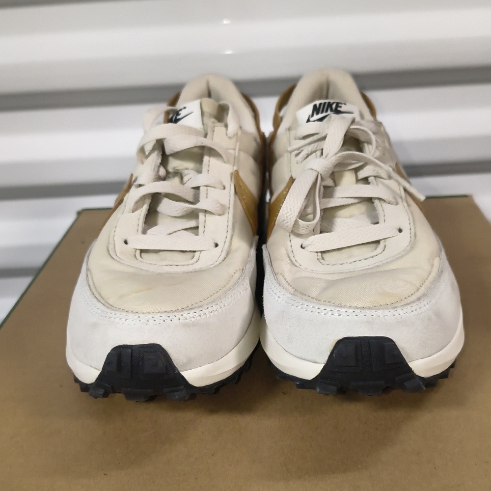 Nike Women's Waffle Debut Running Sneaker-Lt.Orewood Brn/Met.Gold US Size 8